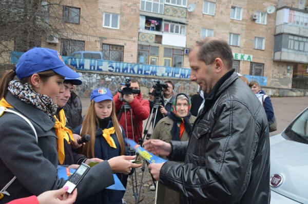 В Україні пройшла акція «Життя – це рух» на підтримку пішоходів із вадами зору. вадами зору, незрячих