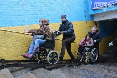 Депутаты и чиновники будут искать в Чернигове места, недоступные для инвалидов. чернигов, доступность, инвалид, инвалидность, рабочая группа