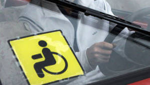 Облрадам надали право залишати у власності осіб з інвалідністю “гуманітарні” автівки. автівка, власність, гуманітарна допомога, законодавство, інвалідність
