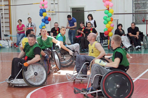 В Виннице инвалиды на колясках играли в регби. винница, инвалид, инвалидность, регбі, региональный турнир