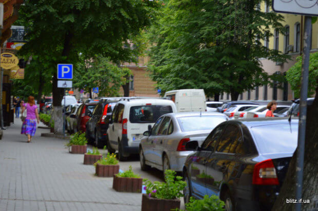 Хто в Івано-Франківську паркується на місцях для інвалідів?. івано-франківськ, паркування, рейд, інвалід, інвалідність