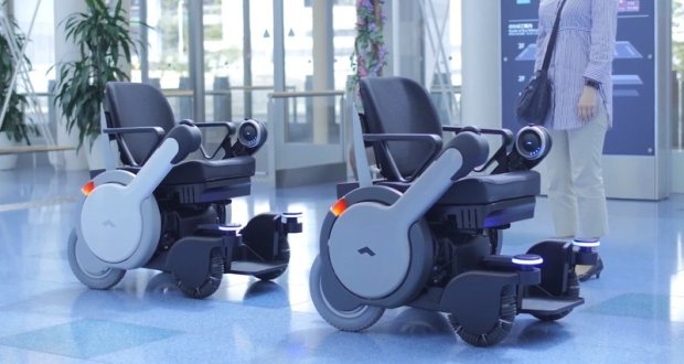 Cамоуправляемые инвалидные коляски в японском аэропорту. panasonic, токио, аэропорт, инвалидная коляска, ограниченными возможностями