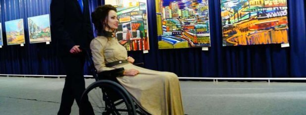 Жінки з інвалідністю стали моделями: в Києві пройшов показ інклюзивного одягу. дизайнер лілія братусь, модель, фешн показ, інвалідність, інклюзивний одяг