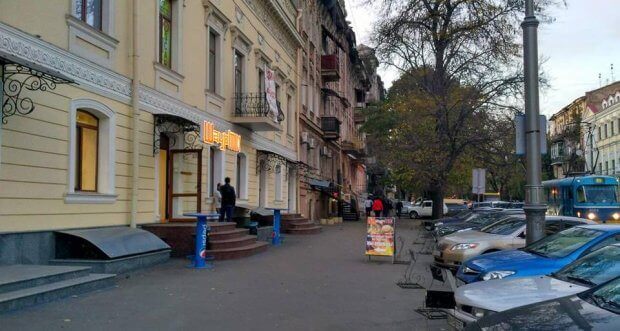 В Одессе появилась самая нелепая парковка для людей с инвалидностью. одесса, инвалидность, клумба, обустройство, парковка