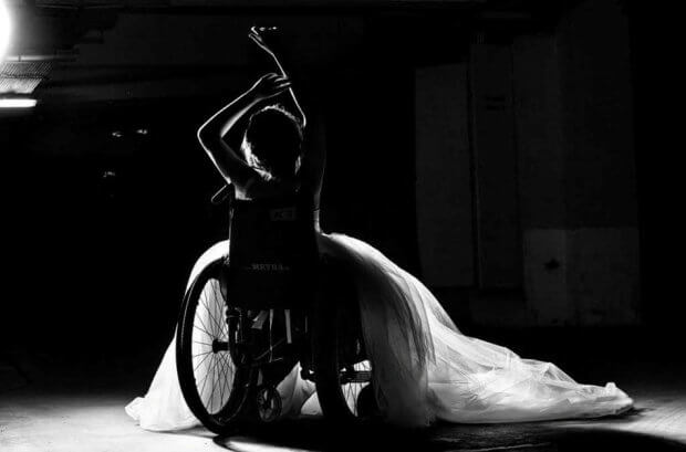 Знай наших: днепрянка на инвалидной коляске стала моделью свадебных платьев. александра кутас, инвалидная коляска, инвалидность, модель, свадебное платье