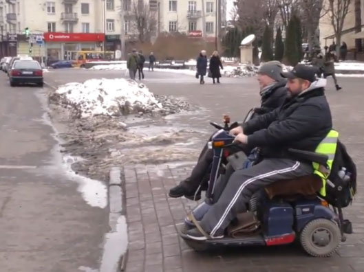 Доступно чи обмежено: як живуть люди на інвалідних візках у Луцьку. луцьк, доступність, обмеження, пандус, інвалідність