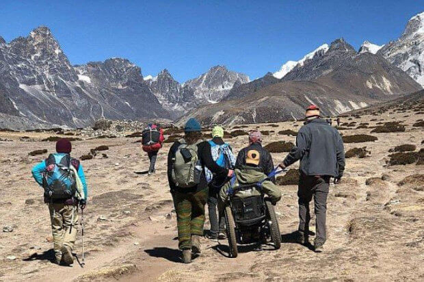Австралієць з інвалідністю підкорив Еверест, незважаючи на зламаний візок. еверест, автокатастрофа, турист-екстремал, інвалідний візок, інвалідність