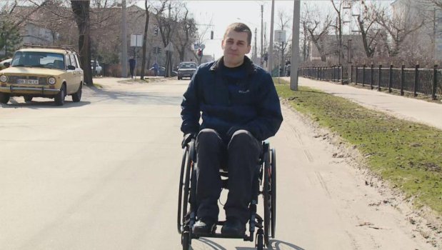 Подолати бар’єр: Як переселенець у Сєвєродонецьку допомагає створювати привілеї людям з інвалідністю. микола надулічний, сєвєродонецьк, переселенец, проект, інвалідність