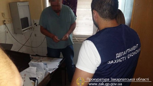 В Мукачеві затримано завідуючого травматологічним кабінетом районної лікарні, який вимагав 400 дол США. мсек, мукачево, кримінальне правопорушення, неправомірна вигода, інвалідність