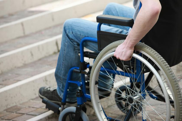 Половина бюджетных учреждений Бердянска недоступна для инвалидов, а с перевозками – вообще большая проблема. бердянськ, доступность, инвалид, инвентаризация, пандус