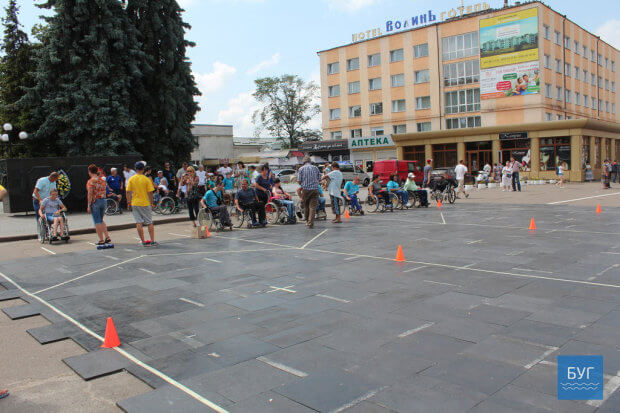 У Володимирі-Волинському вперше провели змагання із гри «Бочча» для людей з обмеженими можливостями. володимир-волинський, бочча, гра, змагання, інвалід