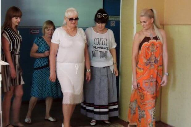 Людей с инвалидностью в Мелитополе учат дефилировать на показе мод. мелітополь, дефиле, инвалидность, показ мод, проект шитье без ограничений