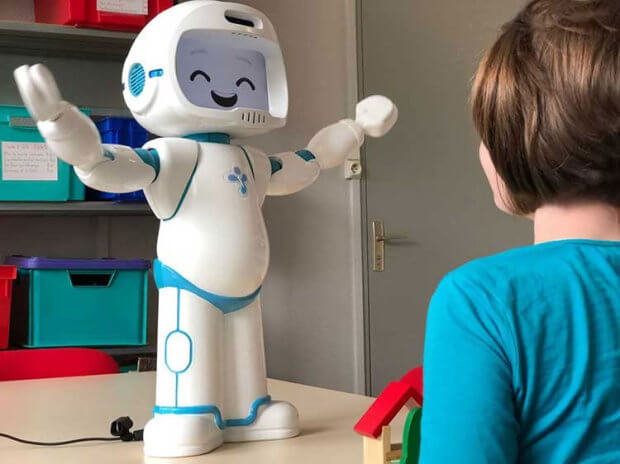 Робот QTrobot поможет общаться с детьми с аутизмом. qtrobot, аутизм, контакт, робот, терапевт