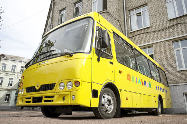 Житомирщина вперше закупила спеціалізований шкільний автобус для дітей з особливими потребами. житомирщина, пандус, школяр, шкільний автобус, інвалідний візок