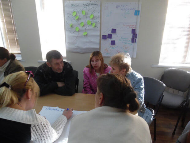 На Луганщині людей з інвалідністю навчають впливати на владу та захищати власні права. луганщина, громадська участь, семінар, тренинг, інвалідність