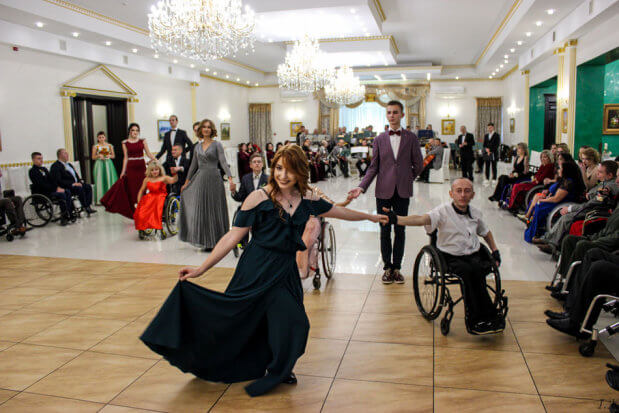 VI Мальтійський бал для людей з обмеженими фізичними можливостями. мальтійський бал, тисмениця, аудит, доступність, інвалідний візок