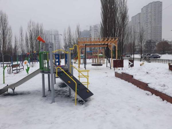 В Киеве создали инклюзивную зону здоровья. киев, барьер, горка, детская площадка, качели