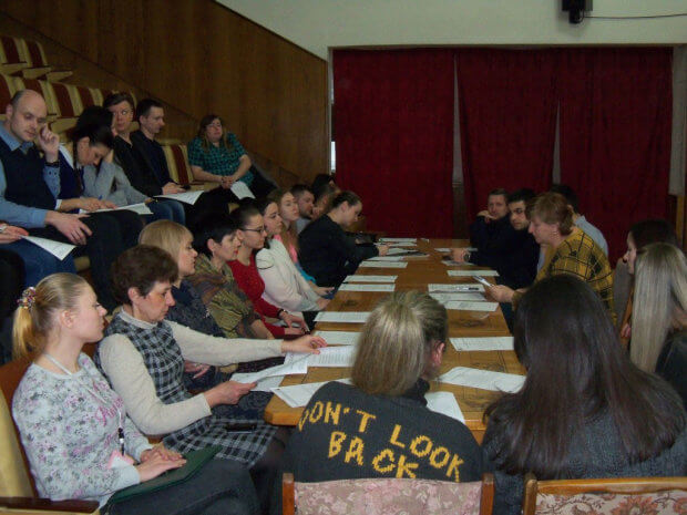 Громадськість провела діалог із Дніпропетровськими судами про покращення доступу до правосуддя людей з інвалідністю. дніпро, доступ, круглий стіл, суд, інвалідність