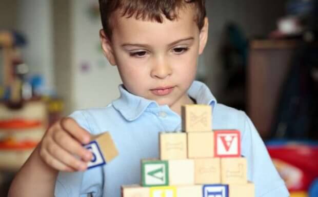 У Чернівцях вже 8 років поспіль діти-аутисти мають змогу навчатися у звичайній школі. чернівці, аутизм, аутист, особливими освітніми потребами, інклюзивна освіта