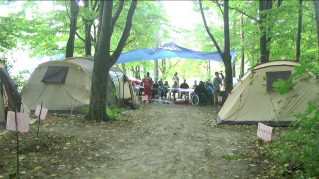 У лісі під Вінницею облаштували наметовий табір для молоді на візках. вінниця, наметовий табір, соціалізація, інвалідний візок, інвалідність