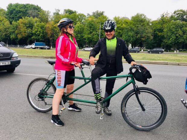 Двоколісна інклюзія: унікальний велопробіг пройшов на Харківщині. бачу можу допоможу, харківщина, велопробіг, незрячий, інклюзія