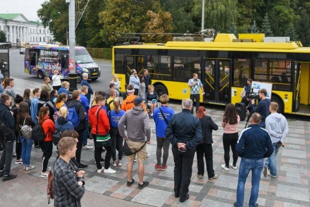Місто, доступне кожному: в центрі Полтави вчилися допомагати маломобільним пасажирам громадського транспорту. полтава, громадський транспорт, семінар, суспільство, інвалідність