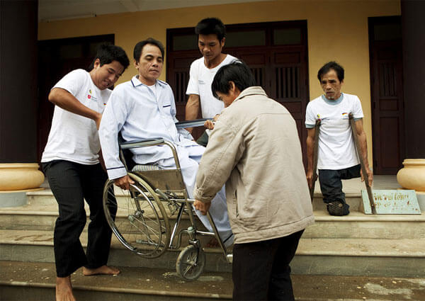 Многие инвалиды лишены возможности лечиться. инвалидностью