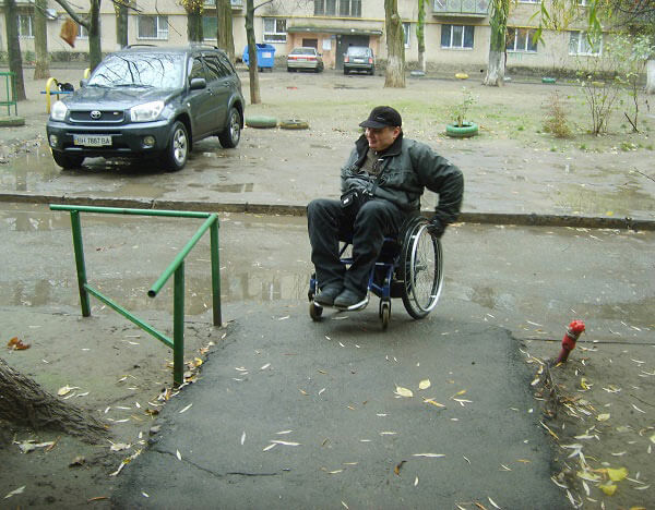 Марафон с препятствиями: Как в инвалидной коляске проехать по Одессе?. инвалидном кресле