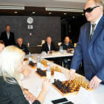 Світлина. На НСК «Олімпійський» відбувся сеанс одночасної гри чемпіона світу з шахів серед сліпих. Спорт, інвалідів, сліпих, Інваспорт