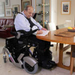 Світлина. В Ізраїлі створили інвалідний візок, який дозволяє людині вставати. Технології, переміщуватися