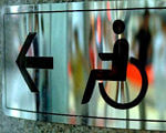 Укрзалізниця для пасажирів з інвалідністю облаштувала 60 пандусів на вокзалах. пандусів, інвалідністю, abstract, screenshot, art. A close up of a metal bench
