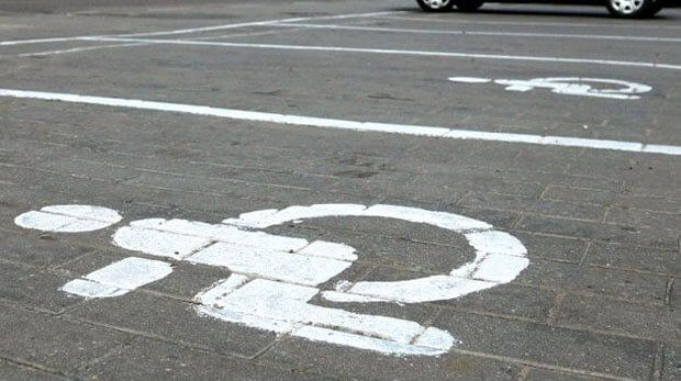 Кабмін пропонує Раді збільшити штрафи за паркування на місцях для інвалідів. паркомісце, паркування, штраф, інвалід, інвалідність