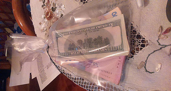 У Чернівцях поліція затримала “дует” хабарників, які вимагали 650 доларів США від учасника АТО. чернівці, неправомірна вигода, учасник ато, хабарники, інвалідність