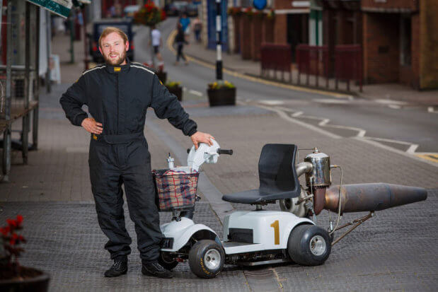 Британский инженер создал реактивный скутер для инвалидов. том бегнелл, дрэг-рейсинг, изобретение, инвалид, реактивный скутер