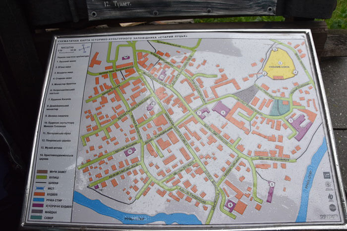 У Луцькому замку встановили тактильну карту історичної частини міста. луцьк, вади зору, обмеженими можливостями, тактильна карта, шрифт брайля