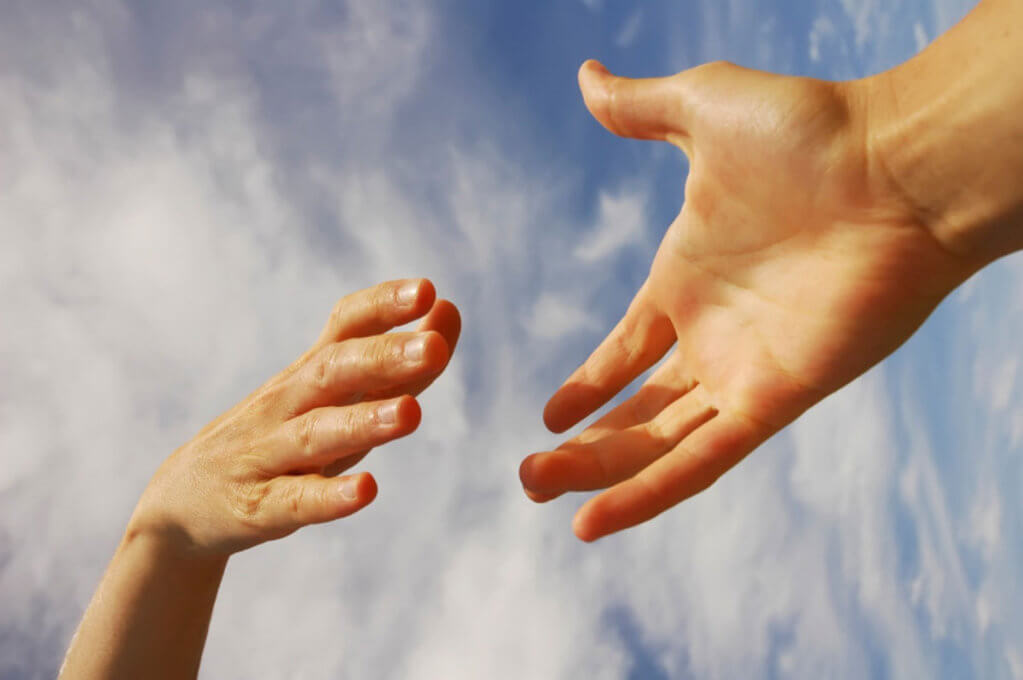 В Новій Каховці людям з інвалідністю допомагають благодійники. благодійний фонд магія добра, нова каховка, допомога, співпраця, інвалідність, person, sky, finger, thumb, hand, nail. A close up of a hand