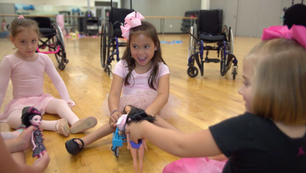 У США дизайнер створив ляльку на інвалідному візку. сша, дизайнер, лялька, інвалідний візок, інвалідність