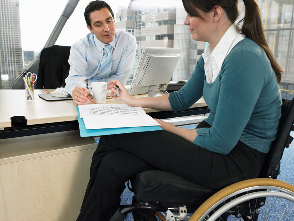 Про деякі трудові гарантії для працюючих інвалідів. мсек, працівник, роботодавець, інвалід, інвалідність, person, woman, clothing, indoor, computer. A woman sitting at a table