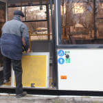 Світлина. У Кропивницькому водіїв автобусів навчали допомагати людям з інвалідністю. Безбар'ерність, інвалідність, навчання, Кропивницький, водій, активіст