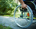 Як називати людей з інвалідністю (ВІДЕО). дцп, аутизм, дискримінація, інвалідний візок, інвалідність, bicycle, outdoor, tree, wheel, bicycle wheel, bike, land vehicle, person, tire, vehicle. A man riding on the back of a bicycle