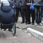 Світлина. У Кропивницькому водіїв автобусів навчали допомагати людям з інвалідністю. Безбар'ерність, інвалідність, навчання, Кропивницький, водій, активіст