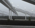 На станції П’ятихатки придніпровські залізничники побудували пішохідний міст, який обладнано підіймачами для інвалідних візків. п’ятихатки, підіймач, пішохідний міст, інвалідний візок, інспекція, sky, building, outdoor, fog, bridge, fixed link, overpass, beam bridge, railroad. A close up of a bridge