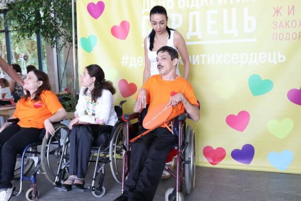 Поділилися незламністю: у Львові люди з інвалідністю розповіли, як досягнути вершин. львів, акція день відкритих сердець, успішний, інвалідний візок, інвалідність