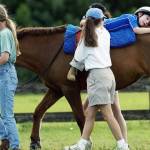 Світлина. Іпотерапія: як коні лікують тіло і заспокоюють душу людей. Реабілітація, лікування, заняття, іпотерапія, корекція, кінь