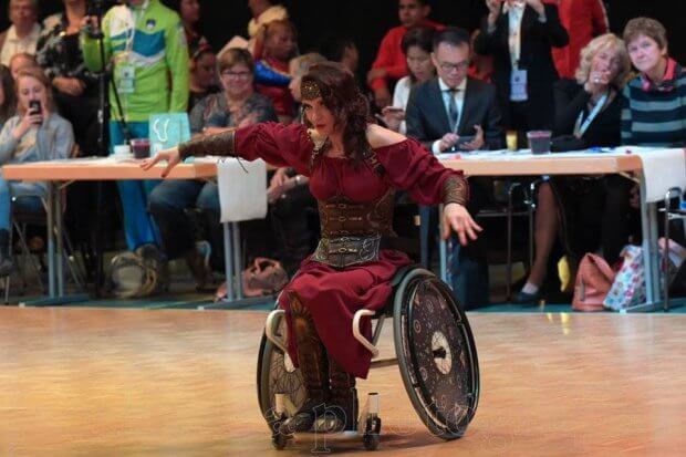 Переселенка на візку танцює за Україну на міжнародних чемпіонатах. наталя чехонацька, змагання, танці, інвалідний візок, інвалідність