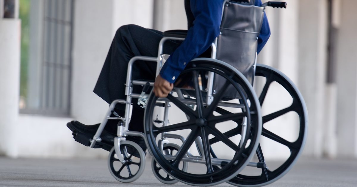 5 травня — Міжнародний день боротьби за права осіб з інвалідністю. боротьба, дискримінація, обмеженими можливостями, увага, інвалідність, wheel, wheelchair, bicycle wheel, bicycle, tire, bike, weapon, gun. A person sitting on a bicycle
