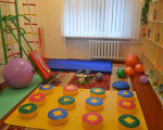 У Рівному відкрили безкоштовний центр для дітей з особливими освітніми потребами. ірц, рівне, заклад, заняття, особливими освітніми потребами, indoor, playground, toddler, ball, orange, toy, play, colorful, decorated. A colorful toy on a table