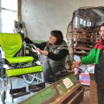 Світлина. Волонтеры показали японские инвалидные коляски, которые подарят нуждающимся детям. Новини, Одесса, волонтер, инвалидная коляска, Японія, гуманитарный груз