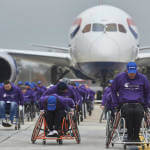 Объединив усилия, люди в инвалидных колясках протащили самолёт более чем на 100 метров (ФОТО, ВИДЕО)