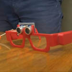 15-річний хлопчик розробив окуляри з голосовими повідомленнями (ВІДЕО)